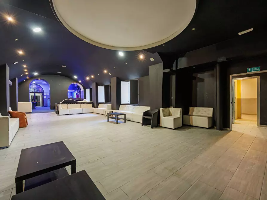 Immagine 2 di Locale commerciale in affitto  in Via Goito a Torino