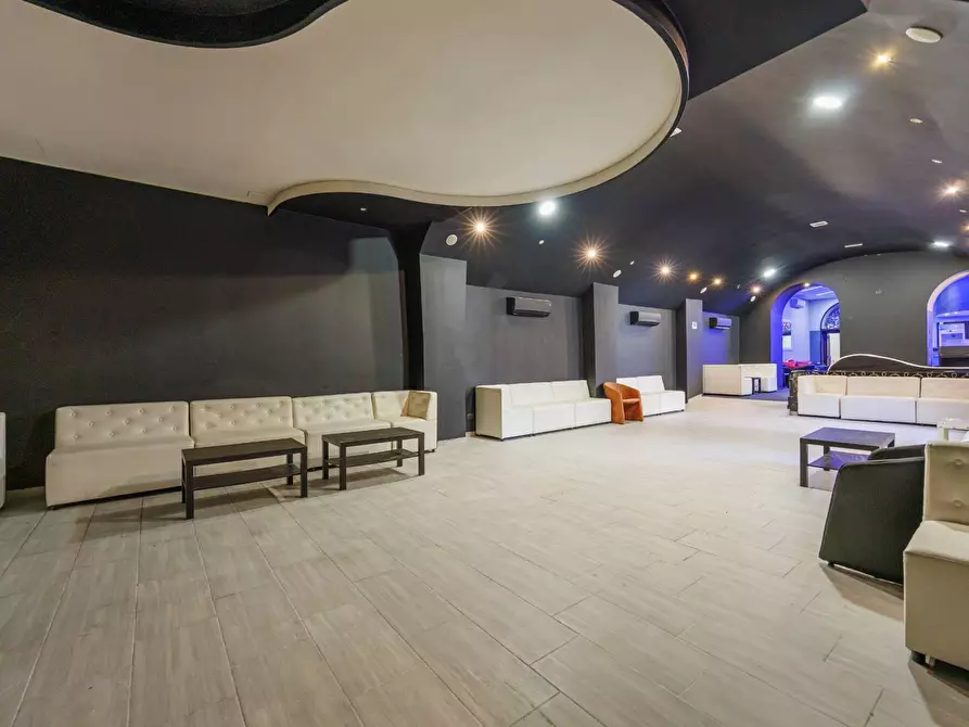 Immagine 3 di Locale commerciale in affitto  in Via Goito a Torino