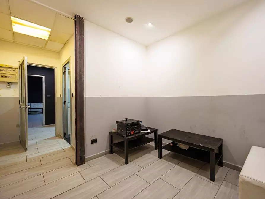 Immagine 12 di Locale commerciale in affitto  in Via Goito a Torino