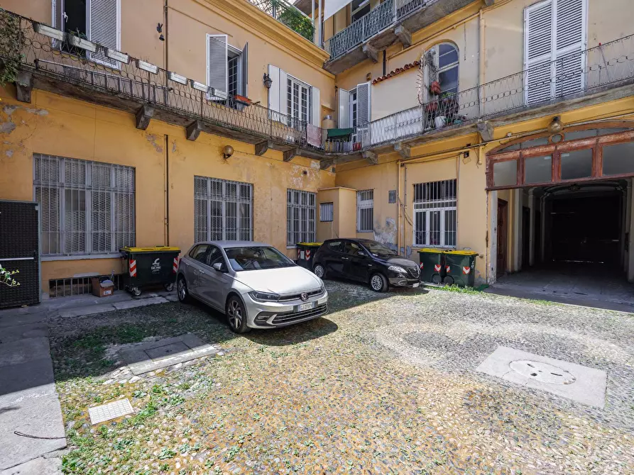 Immagine 15 di Locale commerciale in affitto  in Via Goito a Torino