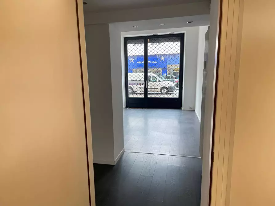 Immagine 9 di Negozio in affitto  in Via Nizza 43 a Torino