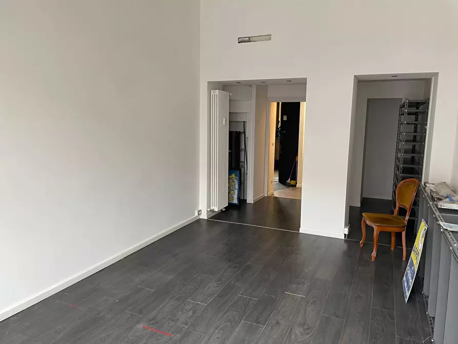 Immagine 2 di Negozio in affitto  in Via Nizza 43 a Torino