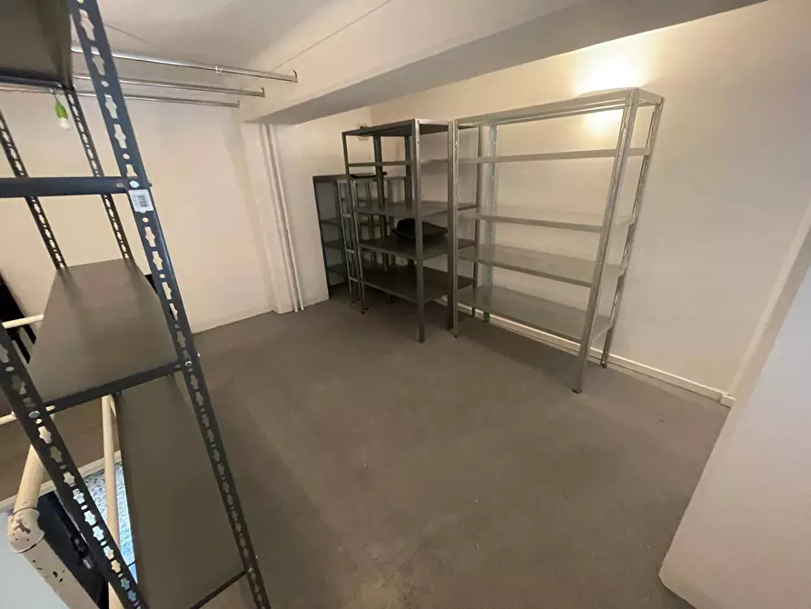 Immagine 8 di Negozio in affitto  in Via Nizza 43 a Torino