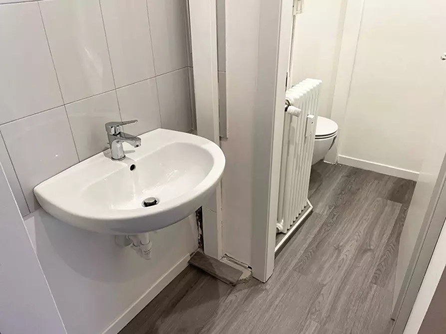 Immagine 5 di Negozio in affitto  in Via Nizza 43 a Torino