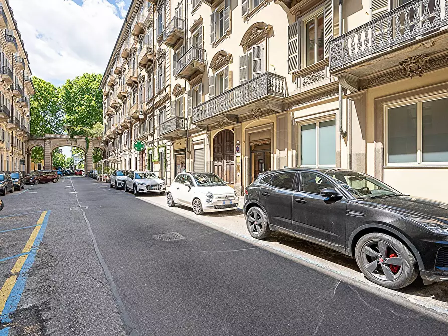 Immagine 3 di Loft/Open space in vendita  in Via Bellini 6 a Torino