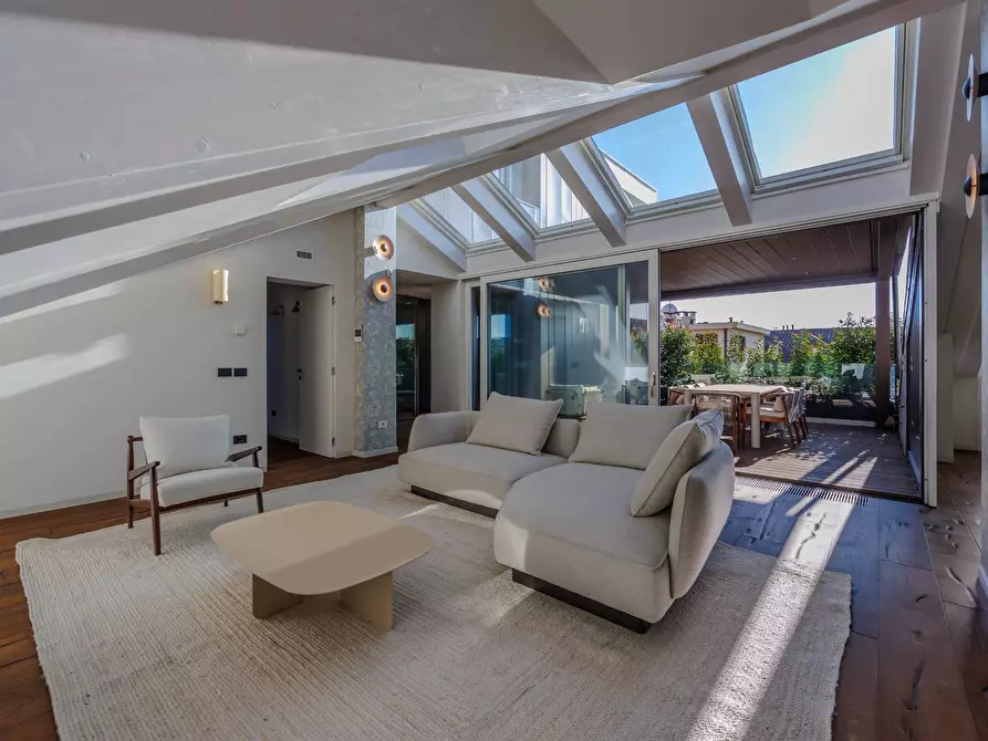 Immagine 1 di Attico in affitto  in Corso Giacomo Matteotti a Torino