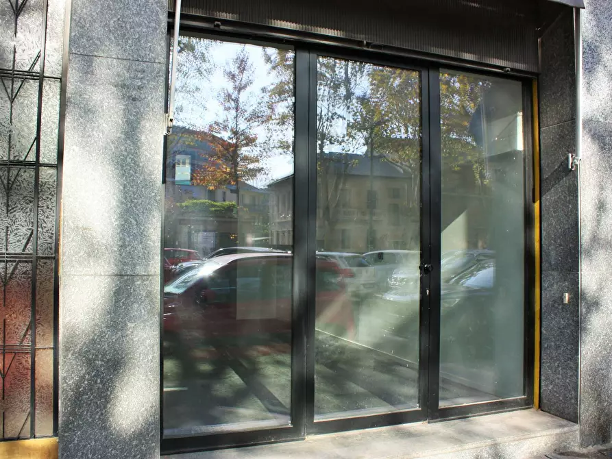 Immagine 2 di Negozio in affitto  in Corso Francia 286 a Torino