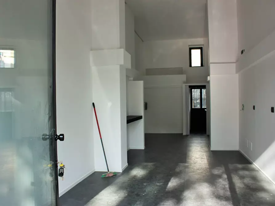 Immagine 5 di Negozio in affitto  in Corso Francia 286 a Torino