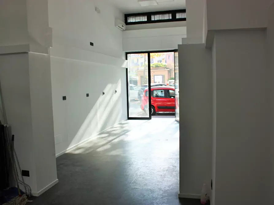 Immagine 7 di Negozio in affitto  in Corso Francia 286 a Torino