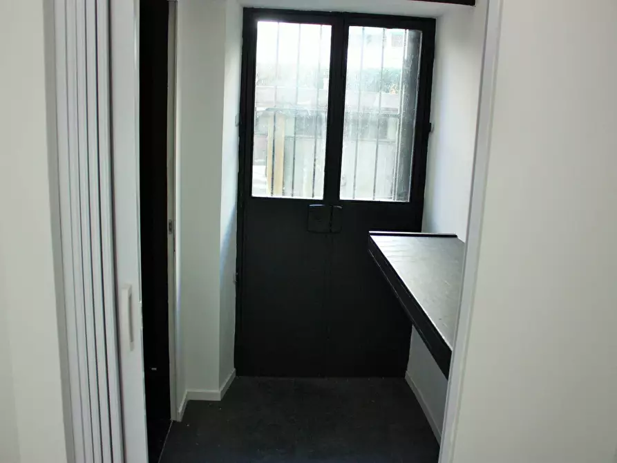 Immagine 9 di Negozio in affitto  in Corso Francia 286 a Torino