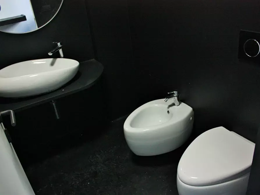 Immagine 10 di Negozio in affitto  in Corso Francia 286 a Torino