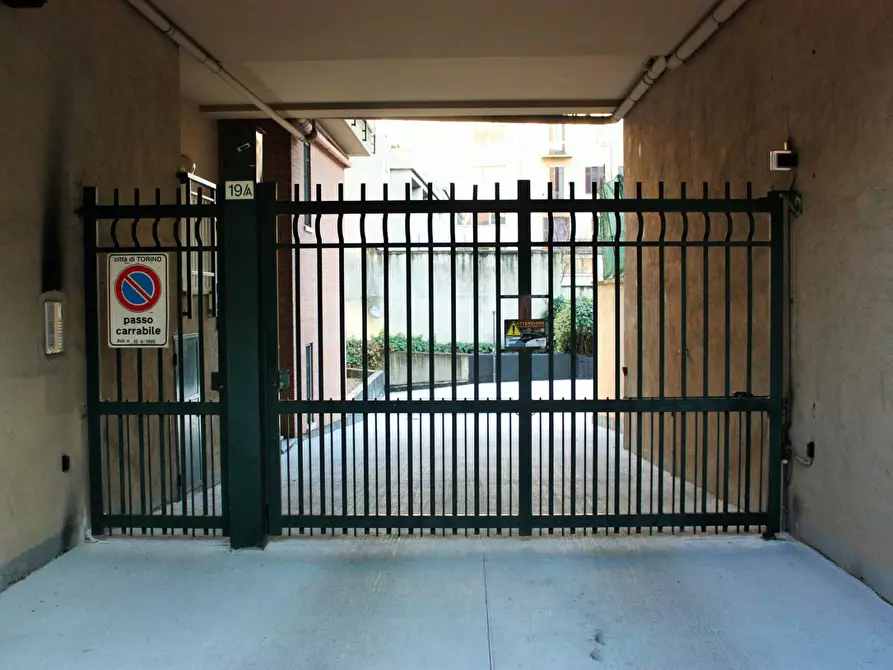 Immagine 2 di Box auto in vendita  in Via Luigi Pagliani 19 a Torino