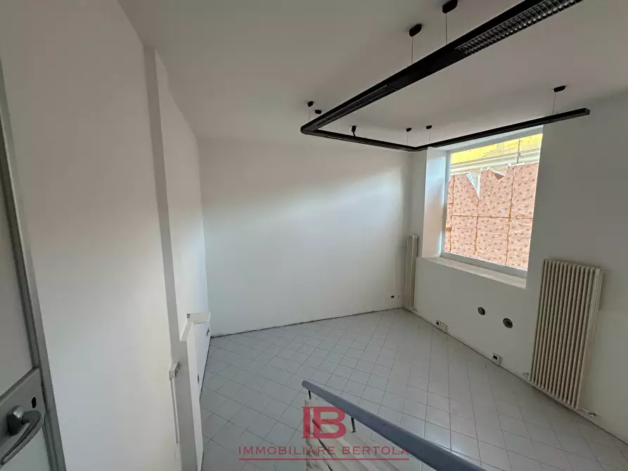 Immagine 7 di Attività commerciale in vendita  in via mameli a Cuneo