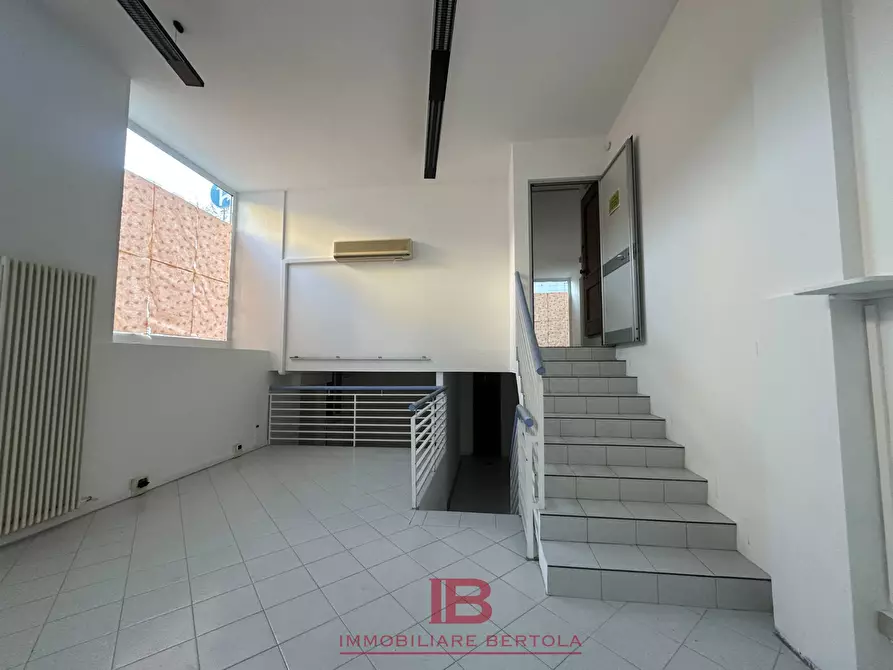 Immagine 10 di Attività commerciale in vendita  in via mameli a Cuneo