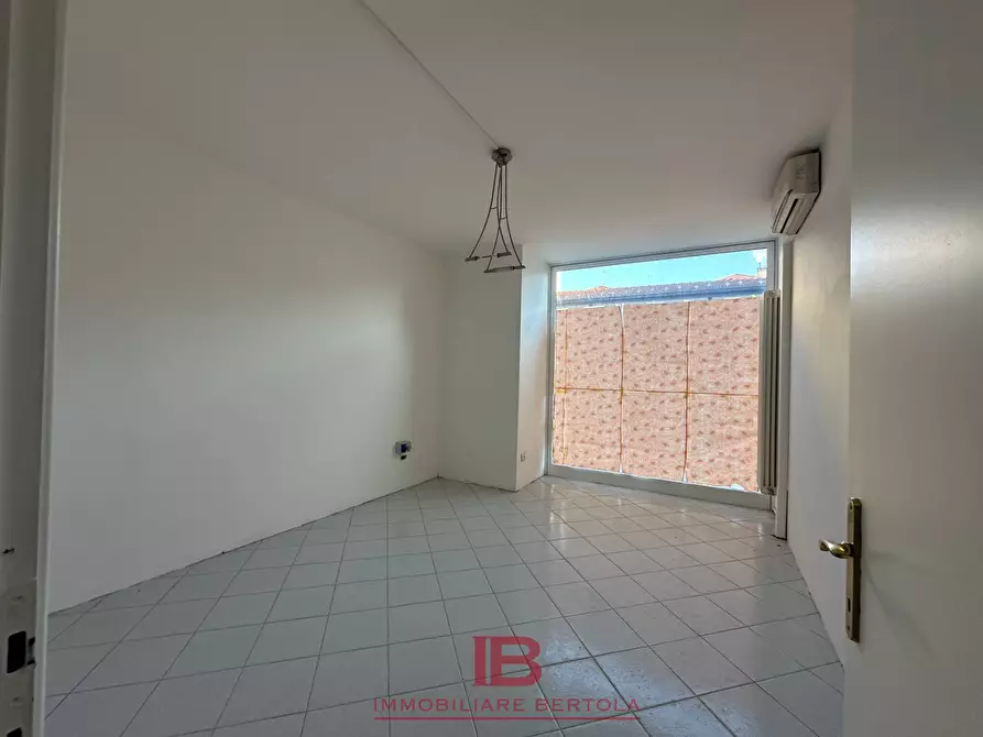 Immagine 12 di Attività commerciale in vendita  in via mameli a Cuneo