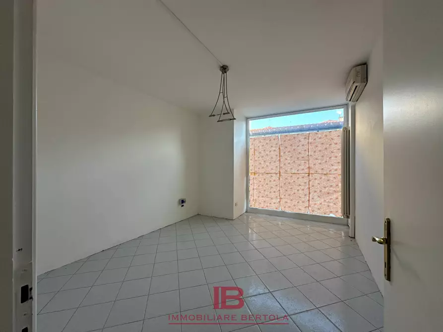 Immagine 13 di Attività commerciale in vendita  in via mameli a Cuneo