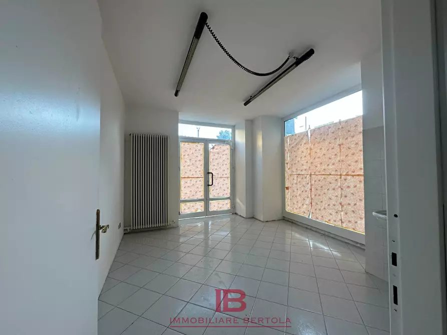 Immagine 14 di Attività commerciale in vendita  in via mameli a Cuneo