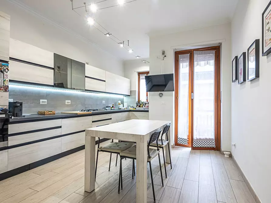 Immagine 4 di Appartamento in vendita  in Via Raffaele Cadorna 17 a Torino