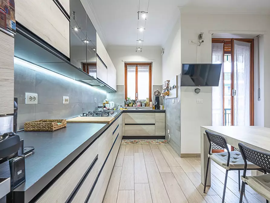 Immagine 5 di Appartamento in vendita  in Via Raffaele Cadorna 17 a Torino