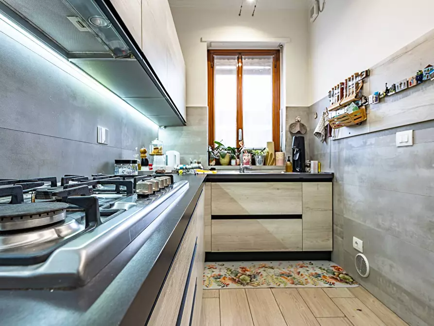 Immagine 11 di Appartamento in vendita  in Via Raffaele Cadorna 17 a Torino