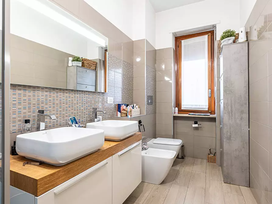 Immagine 21 di Appartamento in vendita  in Via Raffaele Cadorna 17 a Torino