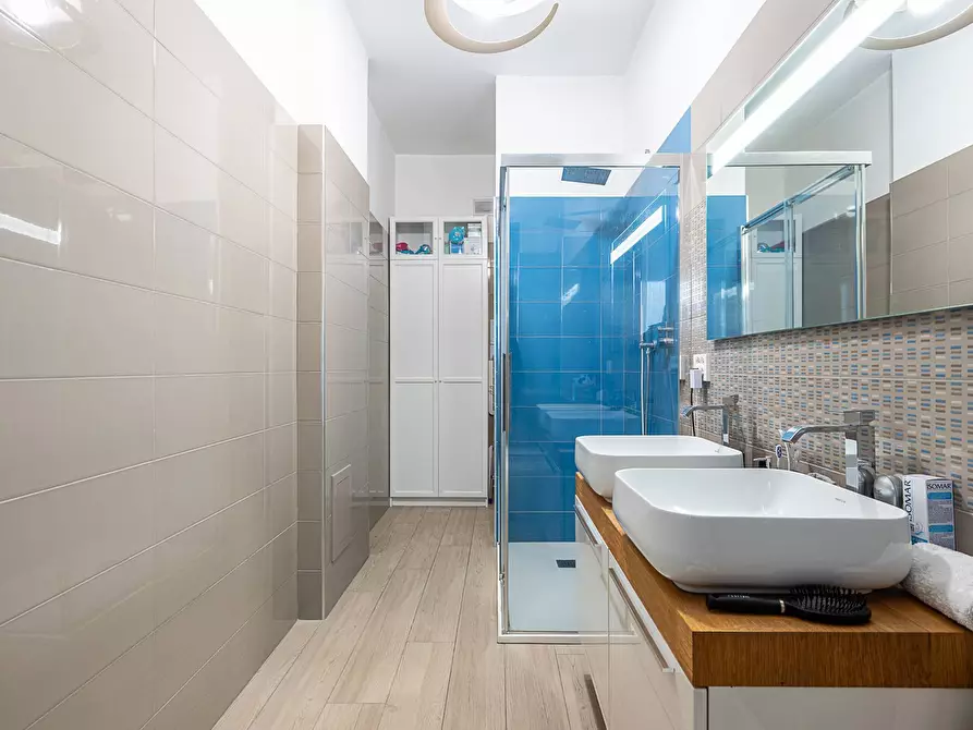 Immagine 23 di Appartamento in vendita  in Via Raffaele Cadorna 17 a Torino