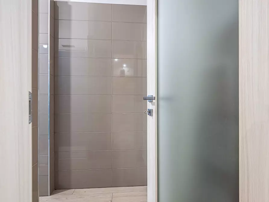 Immagine 29 di Appartamento in vendita  in Via Raffaele Cadorna 17 a Torino