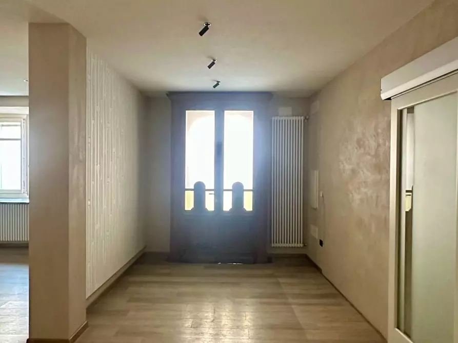 Immagine 10 di Negozio in affitto  in via roma 1 a Castelletto Stura