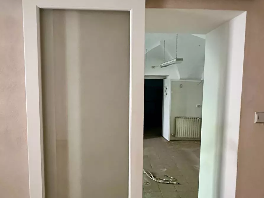 Immagine 27 di Negozio in affitto  in via roma 1 a Castelletto Stura