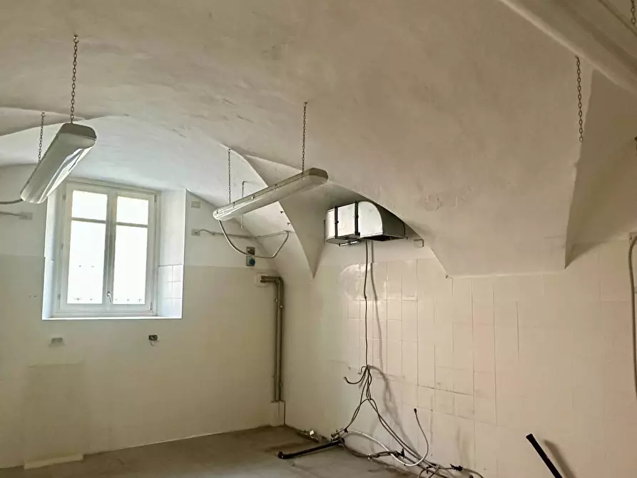 Immagine 29 di Negozio in affitto  in via roma 1 a Castelletto Stura