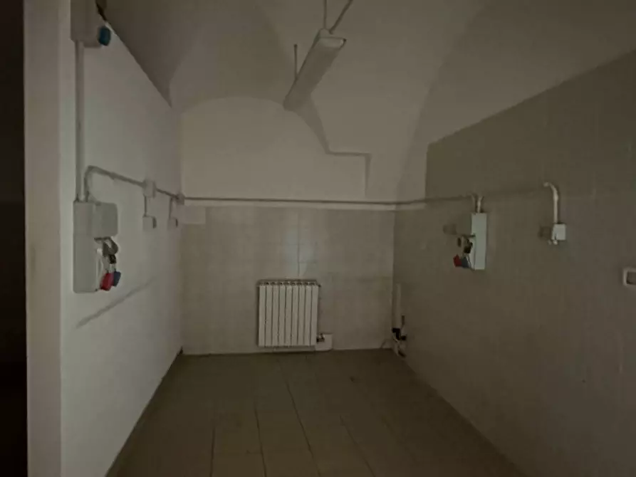 Immagine 30 di Negozio in affitto  in via roma 1 a Castelletto Stura