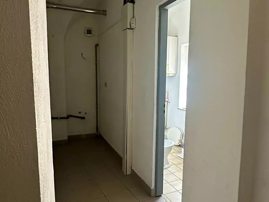 Immagine 31 di Negozio in affitto  in via roma 1 a Castelletto Stura