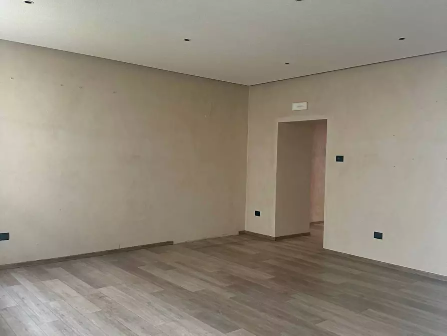 Immagine 16 di Negozio in affitto  in via roma 1 a Castelletto Stura