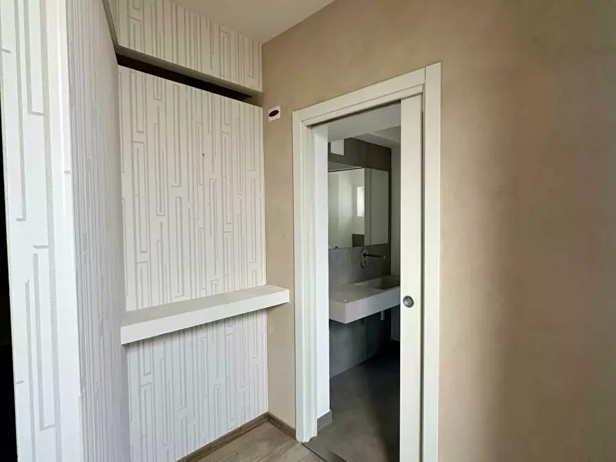 Immagine 19 di Negozio in affitto  in via roma 1 a Castelletto Stura