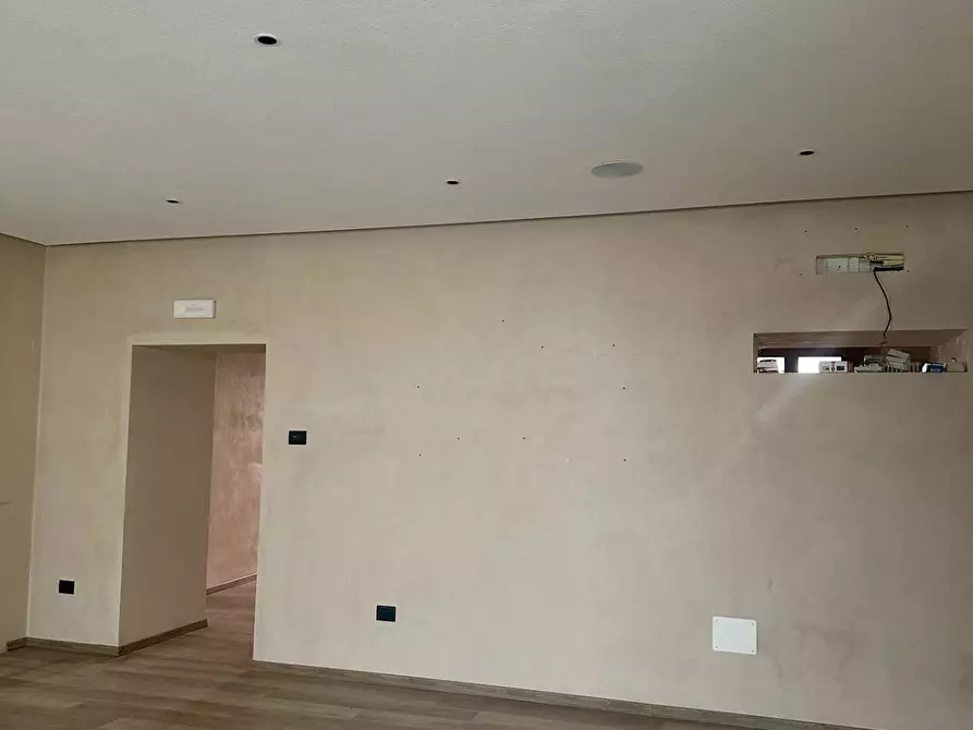 Immagine 34 di Negozio in affitto  in via roma 1 a Castelletto Stura