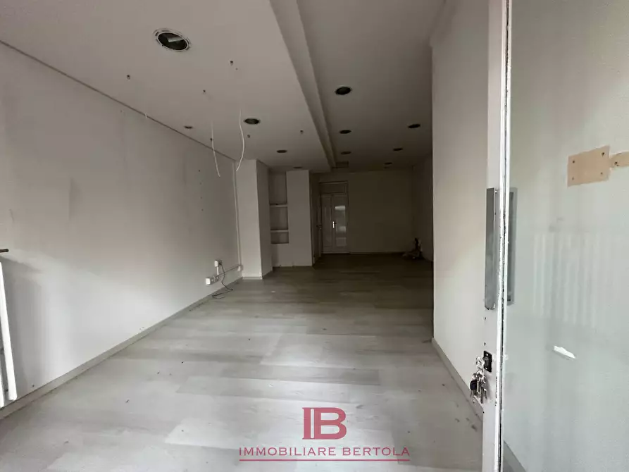 Immagine 3 di Negozio in affitto  in CORSO NIZZA 51 a Cuneo