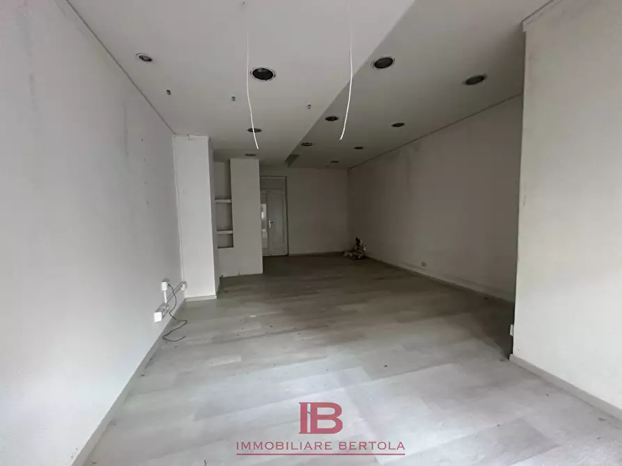 Immagine 4 di Negozio in affitto  in CORSO NIZZA 51 a Cuneo
