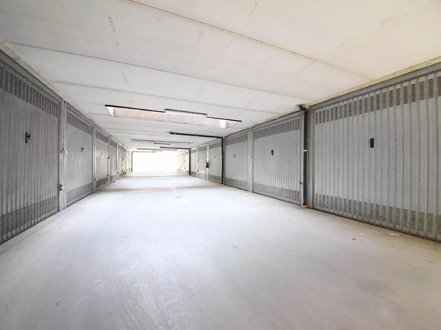 Immagine 2 di Box auto in vendita  in Via Carlo Porta 30 a Torino