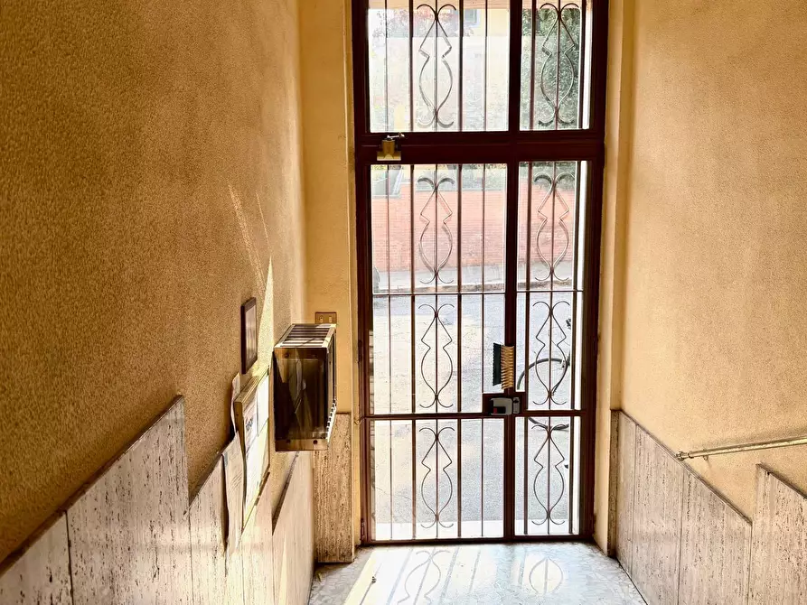 Immagine 4 di Appartamento in vendita  in Via Lomellina 49 a Torino