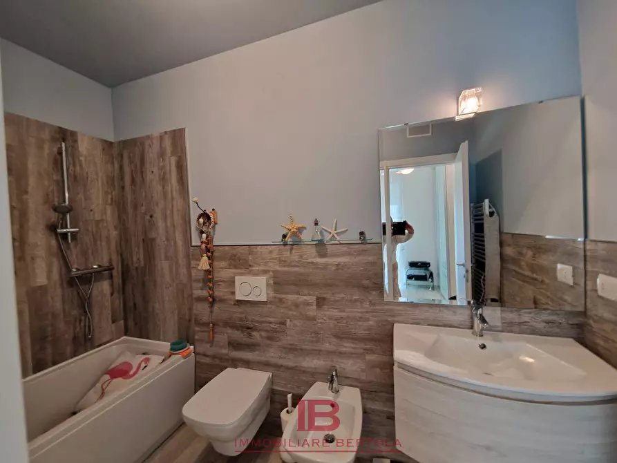 Immagine 11 di Appartamento in vendita  in corso alcide de gasperi 53 a Cuneo