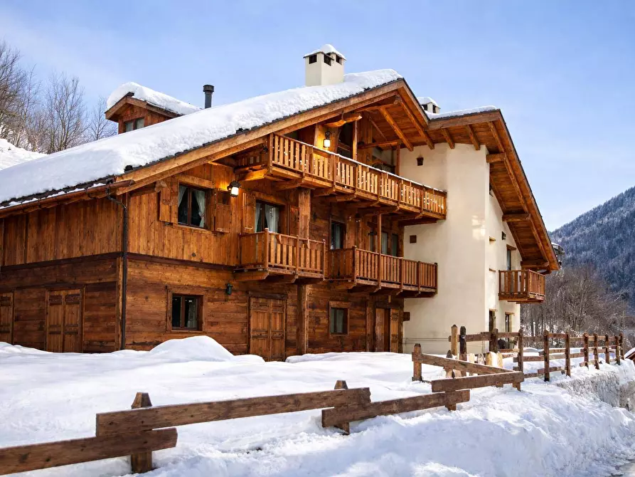 Immagine 1 di Appartamento in vendita  in Via Champlas du Col Fraz.Rollieres 13 a Cesana Torinese