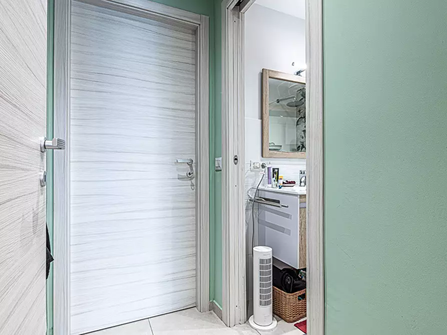 Immagine 17 di Loft/Open space in vendita  in Via Varallo 4 a Torino