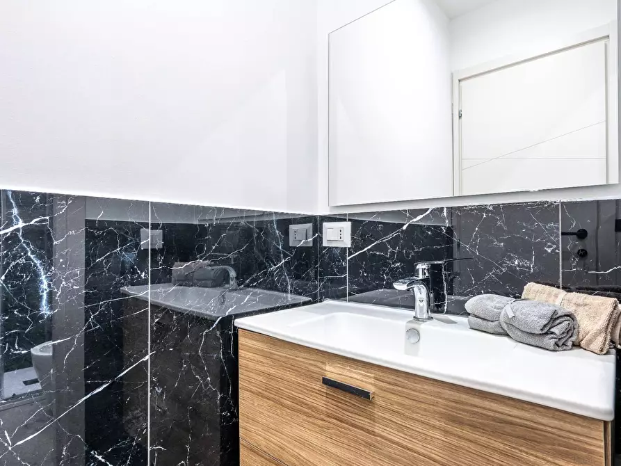 Immagine 29 di Loft/Open space in vendita  in Via Vincenzo Bellini 6 a Torino