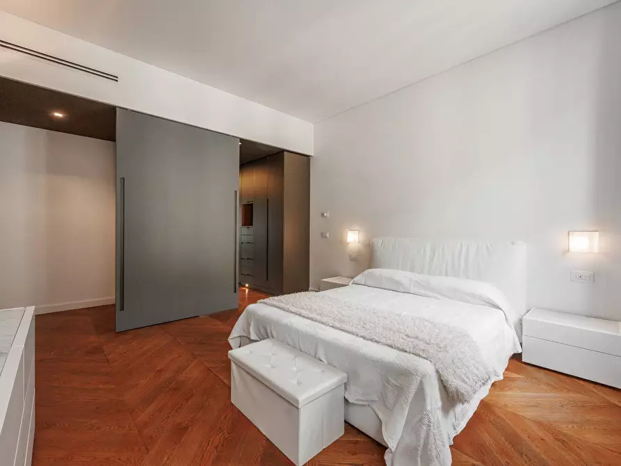 Immagine 33 di Appartamento in affitto  in Via Roma 305 a Torino