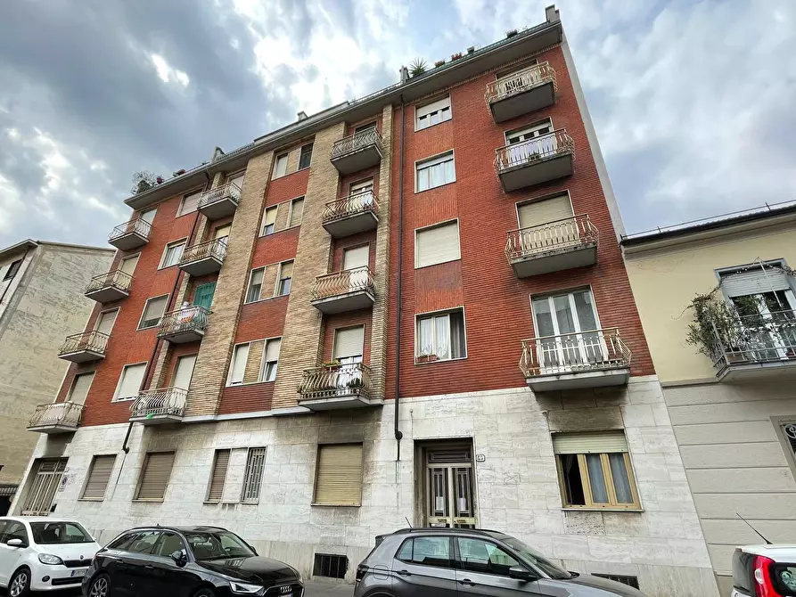 Immagine 13 di Appartamento in vendita  in Via Crevacuore 45 a Torino