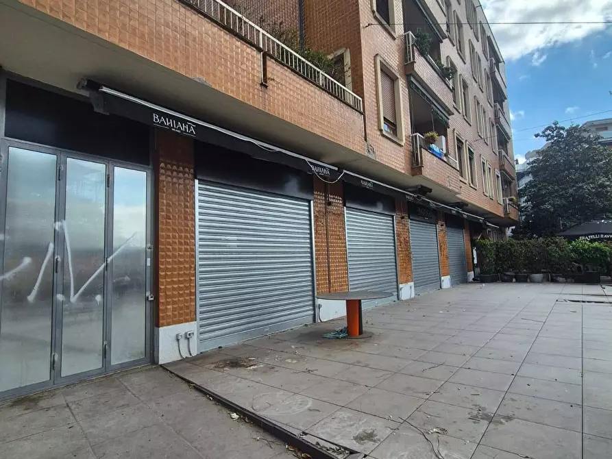 Immagine 1 di Attività commerciale in affitto  in Via Casale a Milano