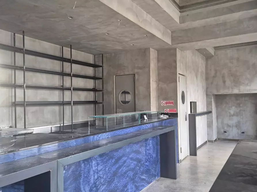 Immagine 2 di Attività commerciale in affitto  in Via Casale a Milano