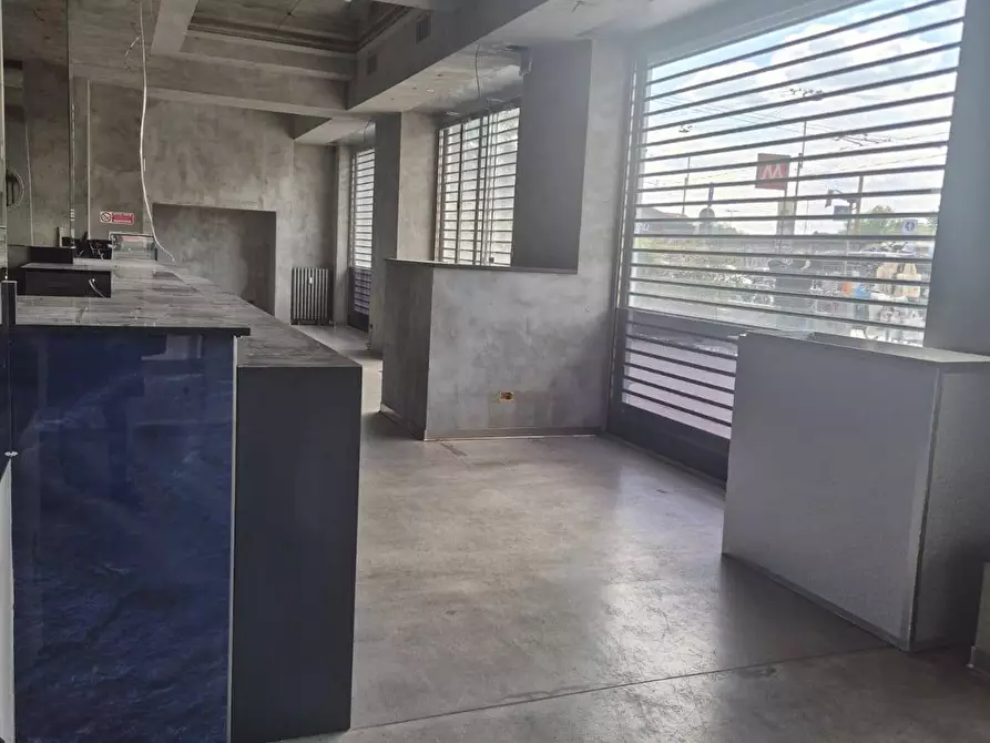 Immagine 3 di Attività commerciale in affitto  in Via Casale a Milano