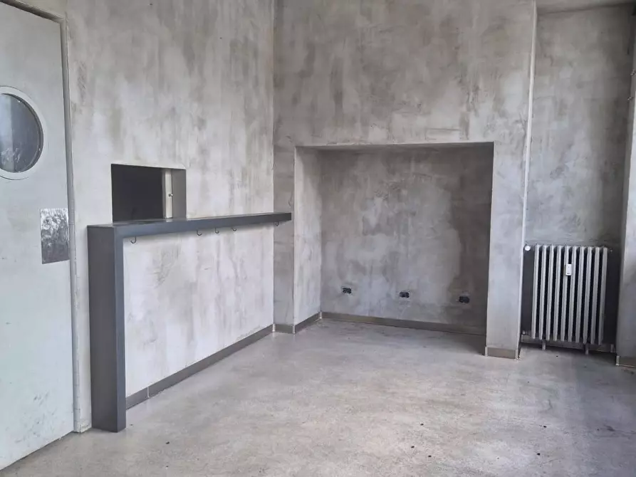 Immagine 4 di Attività commerciale in affitto  in Via Casale a Milano