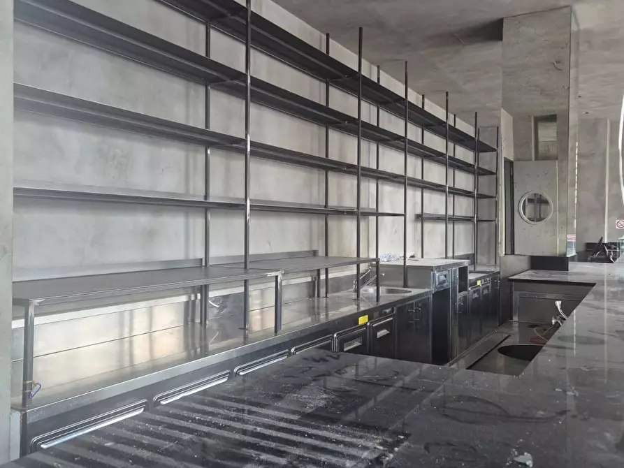 Immagine 5 di Attività commerciale in affitto  in Via Casale a Milano